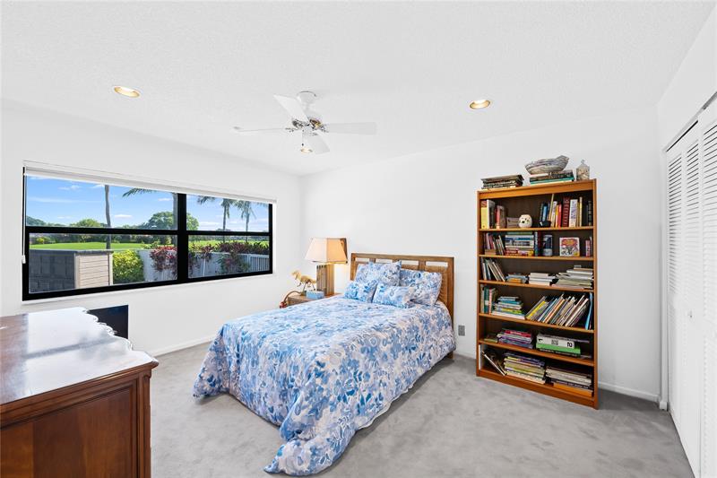 Image 21 of 41 For 11043 Boca Woods Ln