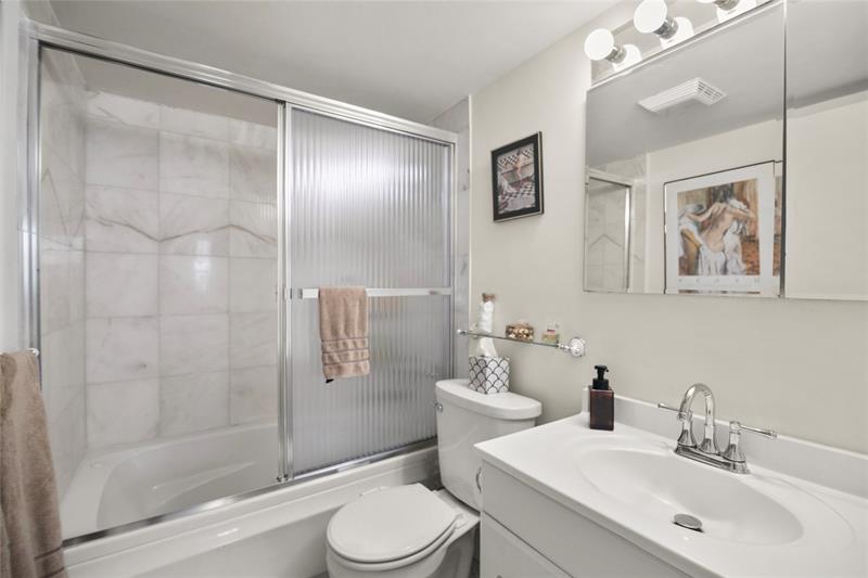 Image 10 of 21 For 2301 14th Street Cswy  303-e