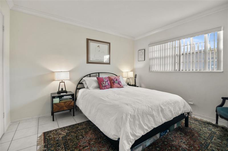 Image 14 of 21 For 2301 14th Street Cswy  303-e