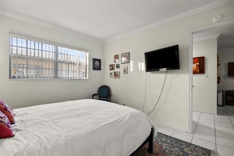 Image 15 of 21 For 2301 14th Street Cswy  303-e