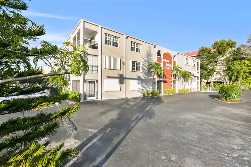 Image 17 of 21 For 2301 14th Street Cswy  303-e