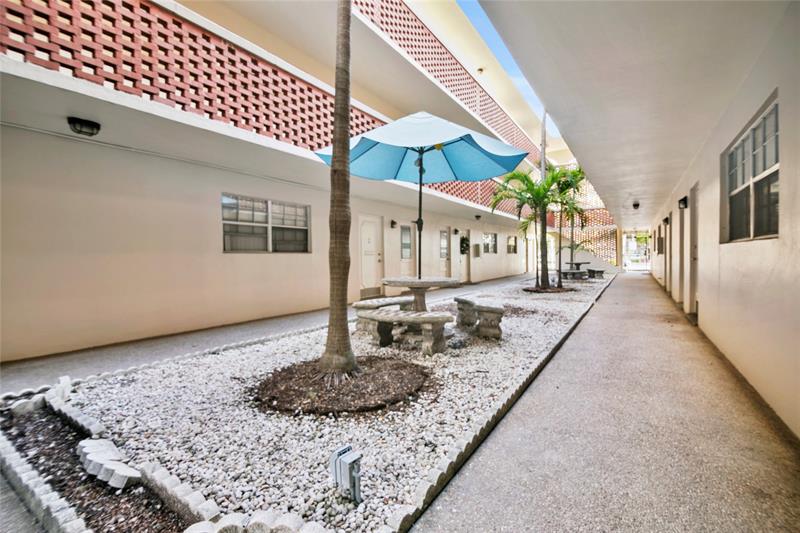 Image 18 of 21 For 2301 14th Street Cswy  303-e