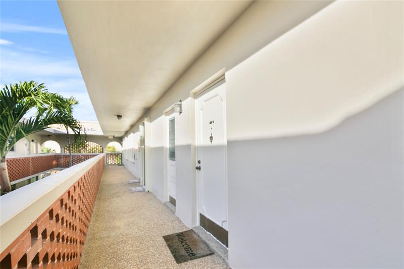 Image 19 of 21 For 2301 14th Street Cswy  303-e