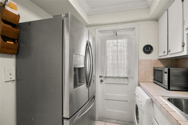 Image 6 of 21 For 2301 14th Street Cswy  303-e