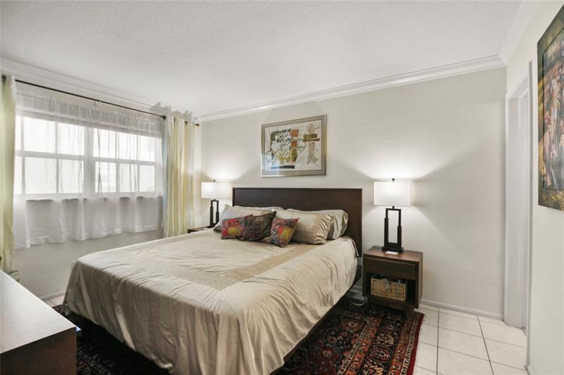 Image 9 of 21 For 2301 14th Street Cswy  303-e