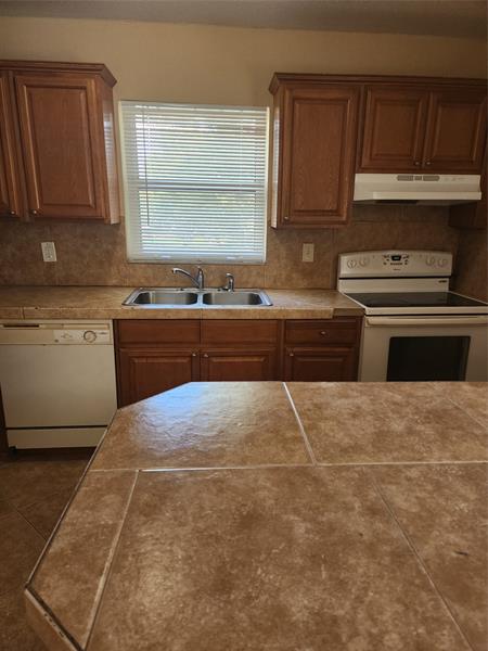 Image 4 of 8 For 4150 Woodside Dr 3