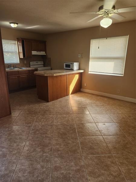 Image 5 of 8 For 4150 Woodside Dr 3