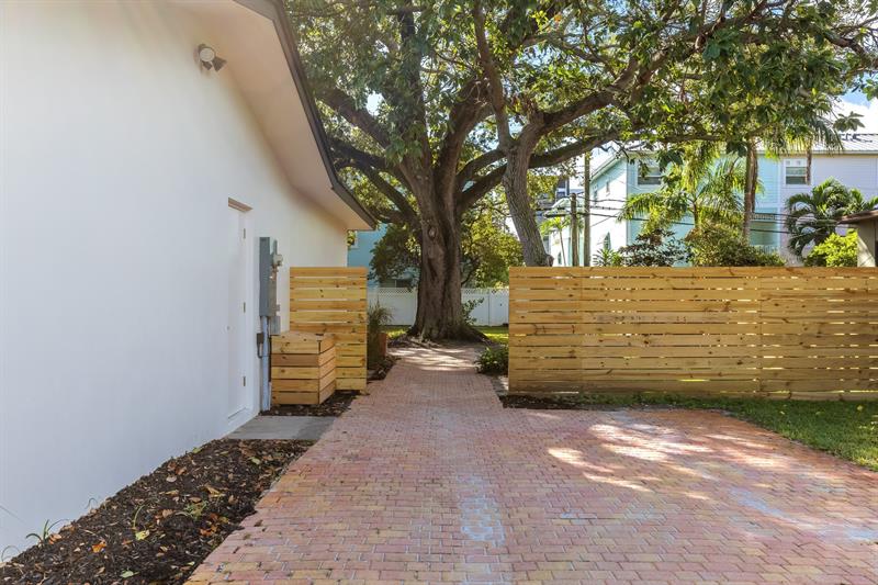 Image 23 of 29 For 424 2nd St  