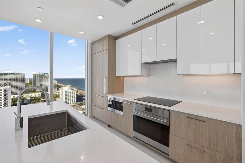 Image 10 of 56 For 151 Seabreeze Blvd 1803-e