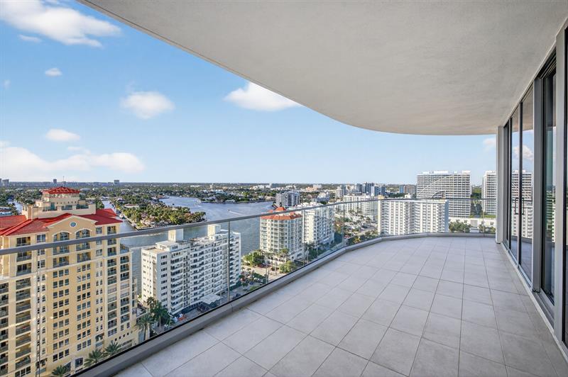 Image 12 of 56 For 151 Seabreeze Blvd 1803-e