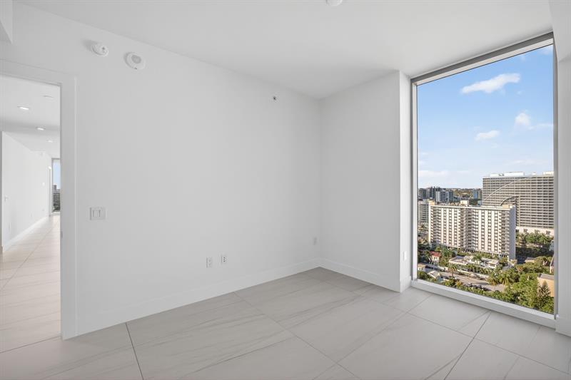 Image 17 of 56 For 151 Seabreeze Blvd 1803-e