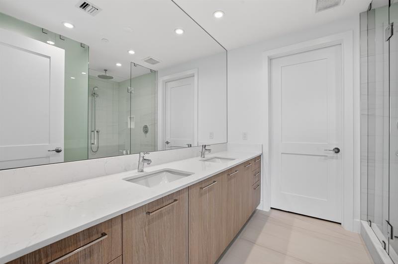 Image 18 of 56 For 151 Seabreeze Blvd 1803-e