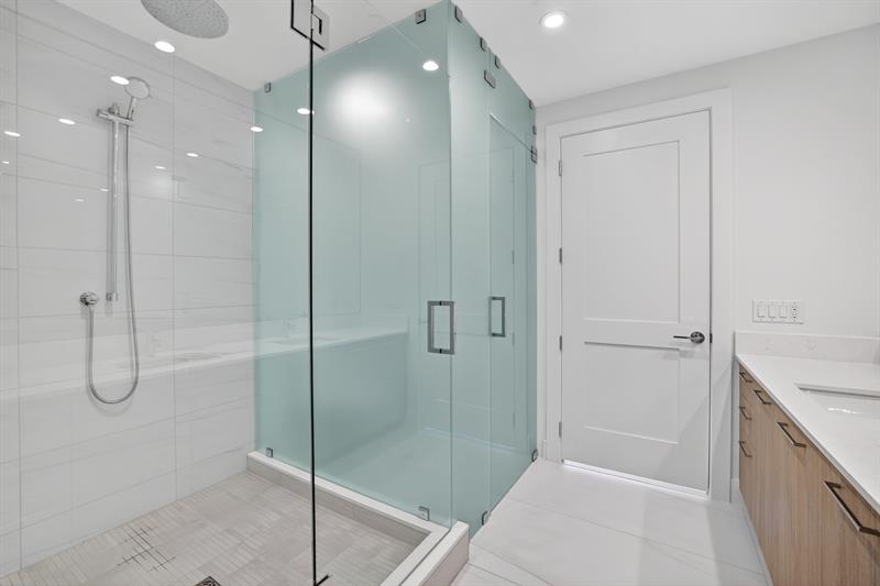 Image 19 of 56 For 151 Seabreeze Blvd 1803-e