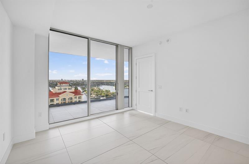 Image 22 of 56 For 151 Seabreeze Blvd 1803-e