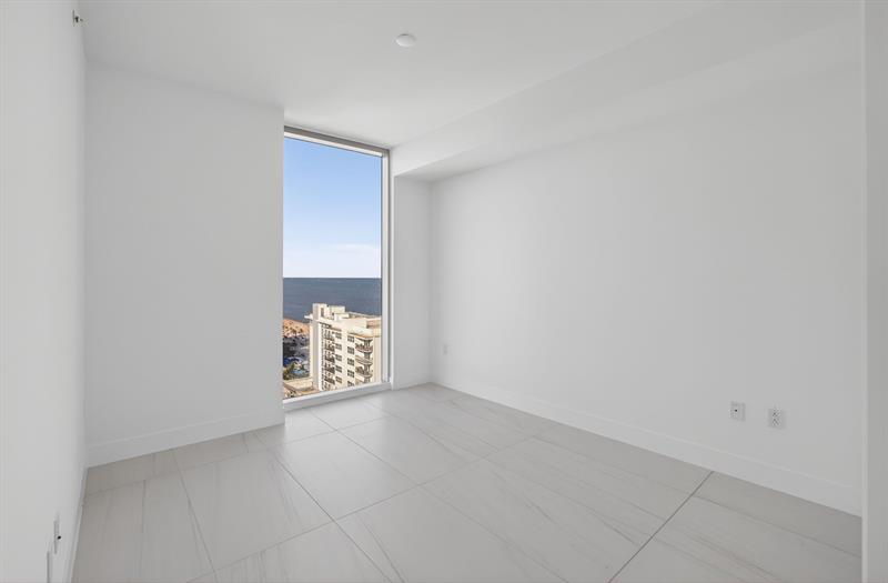 Image 23 of 56 For 151 Seabreeze Blvd 1803-e