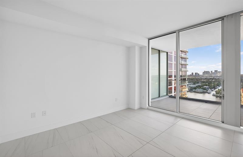 Image 24 of 56 For 151 Seabreeze Blvd 1803-e