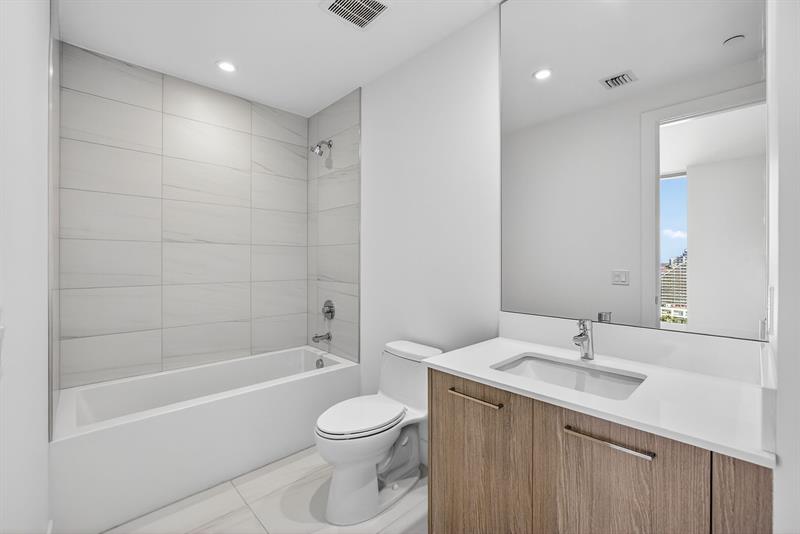 Image 25 of 56 For 151 Seabreeze Blvd 1803-e