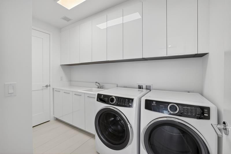 Image 26 of 56 For 151 Seabreeze Blvd 1803-e