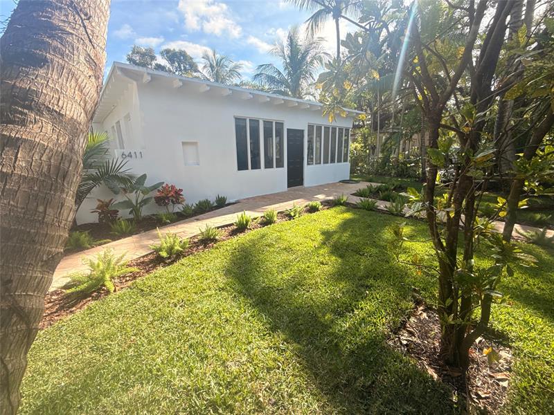 Image 3 of 15 For 6411 63rd Ct