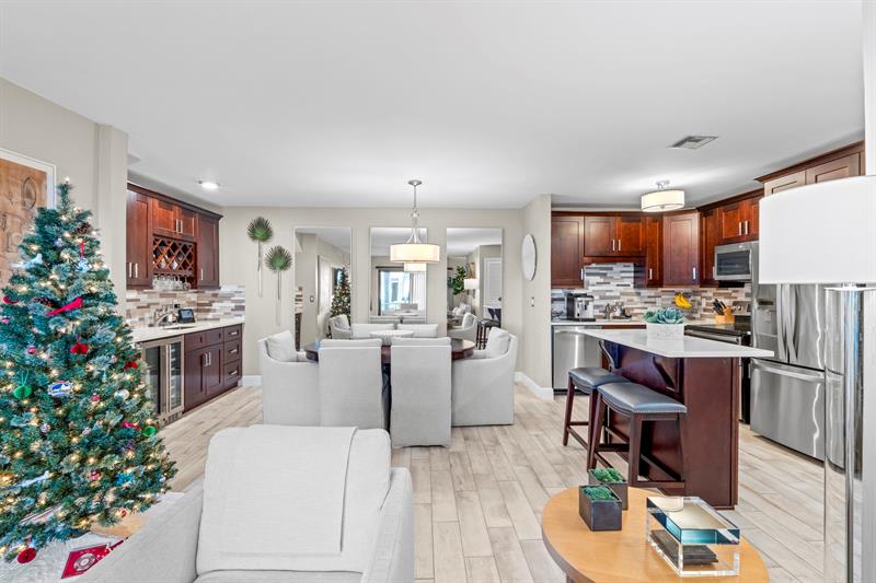 Image 13 of 47 For 160 Cypress Club Dr  604