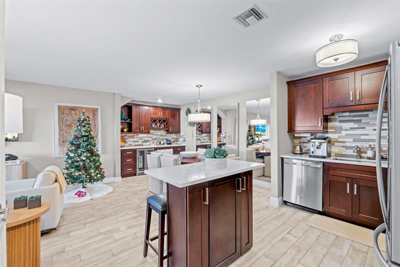 Image 15 of 47 For 160 Cypress Club Dr  604