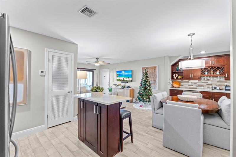 Image 18 of 47 For 160 Cypress Club Dr  604