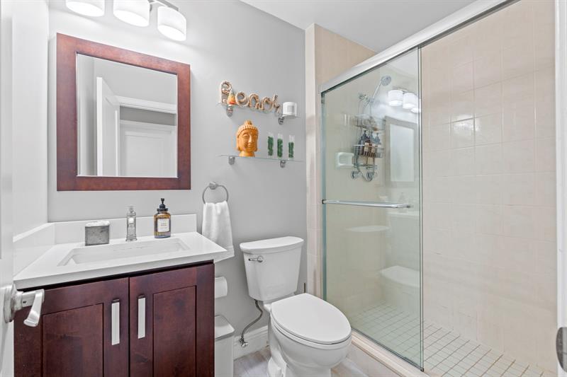 Image 19 of 47 For 160 Cypress Club Dr  604