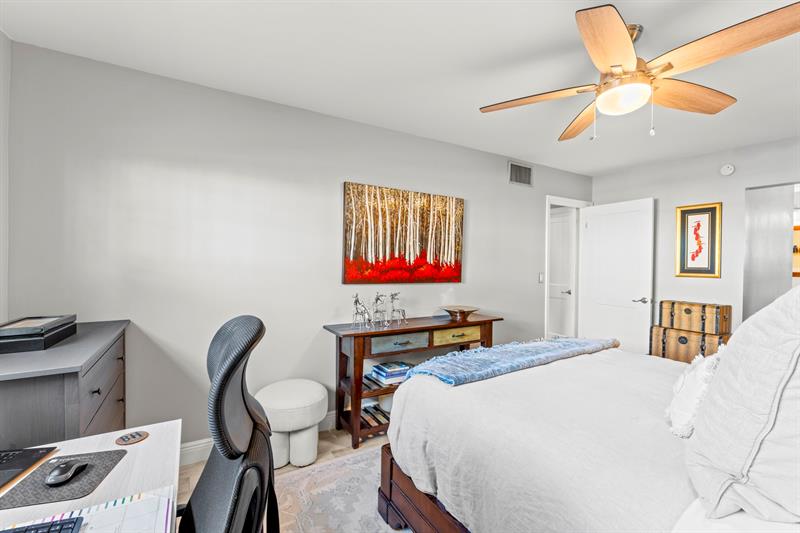 Image 22 of 47 For 160 Cypress Club Dr  604