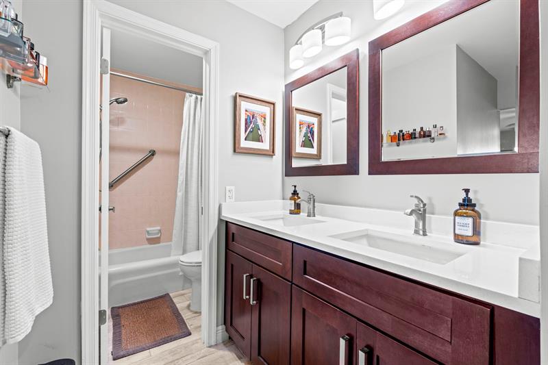 Image 23 of 47 For 160 Cypress Club Dr  604