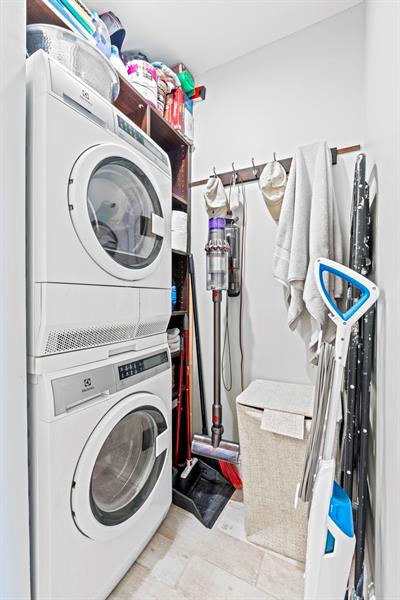 Image 28 of 47 For 160 Cypress Club Dr  604