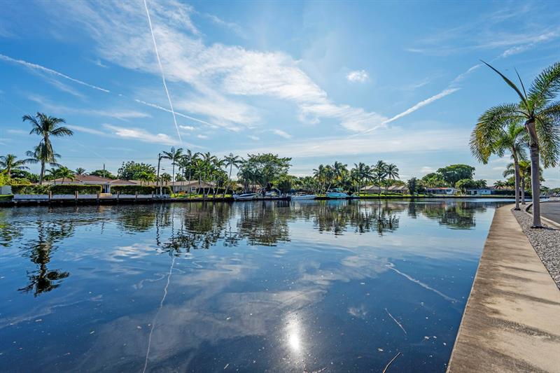 Image 31 of 47 For 160 Cypress Club Dr  604