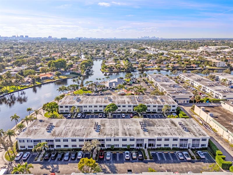 Image 37 of 47 For 160 Cypress Club Dr  604