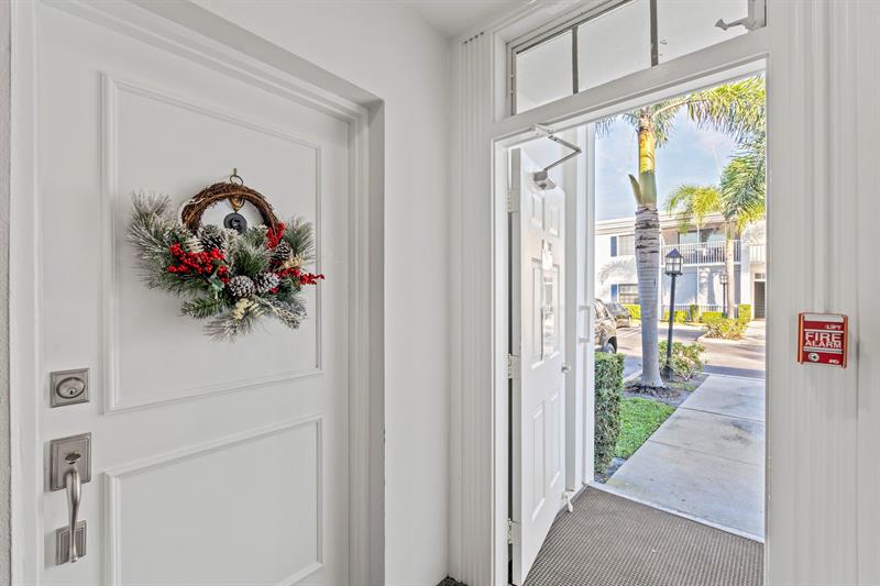 Image 5 of 47 For 160 Cypress Club Dr  604