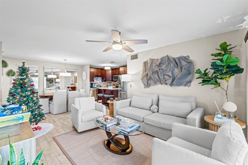 Image 7 of 47 For 160 Cypress Club Dr  604