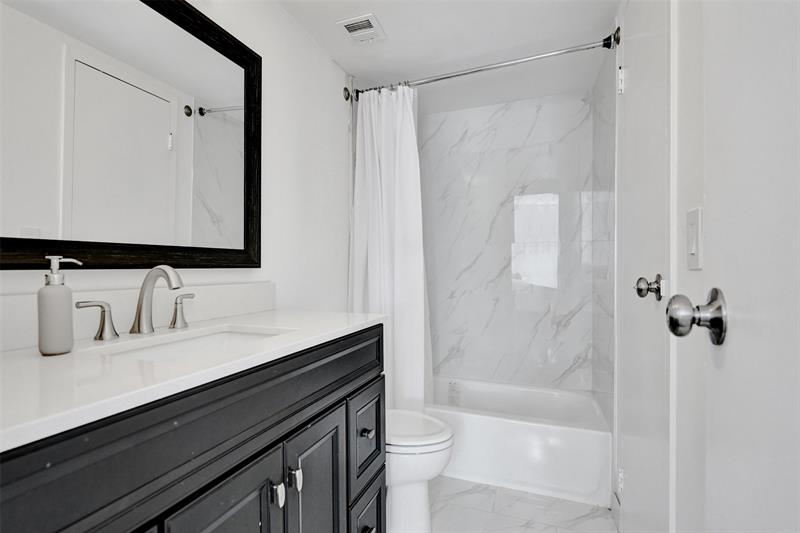 Image 20 of 46 For 13499 Biscayne Blvd 610