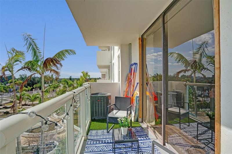 Image 36 of 46 For 13499 Biscayne Blvd 610