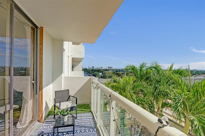 Image 38 of 46 For 13499 Biscayne Blvd 610