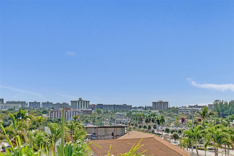 Image 43 of 46 For 13499 Biscayne Blvd 610