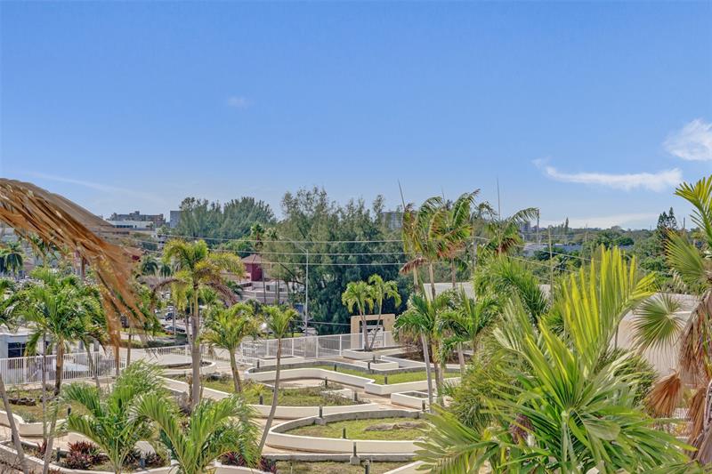 Image 44 of 46 For 13499 Biscayne Blvd 610