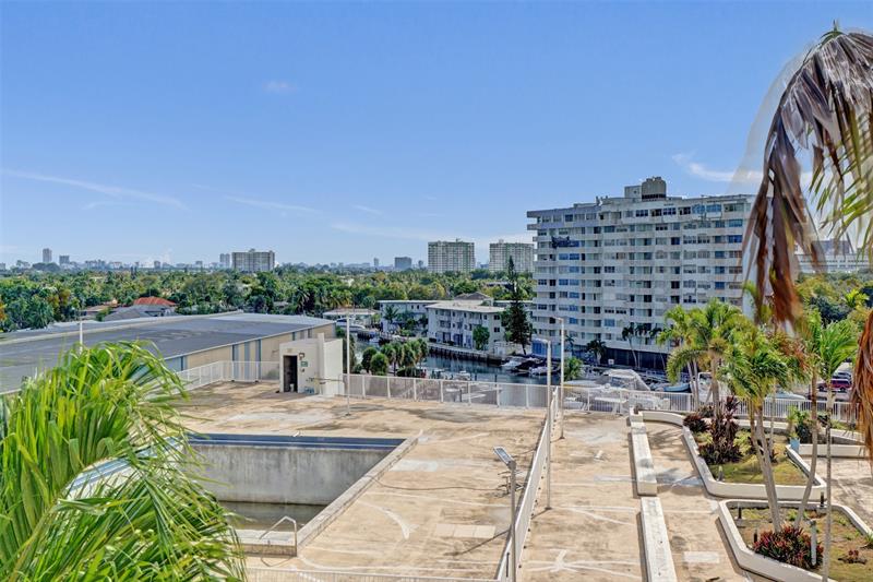 Image 45 of 46 For 13499 Biscayne Blvd 610