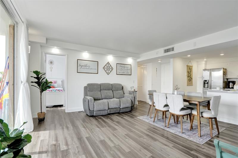 Image 5 of 46 For 13499 Biscayne Blvd 610