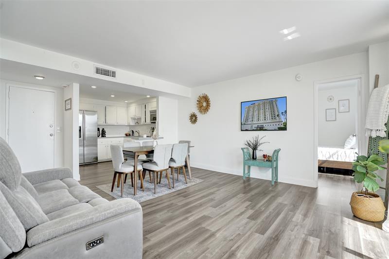 Image 6 of 46 For 13499 Biscayne Blvd 610