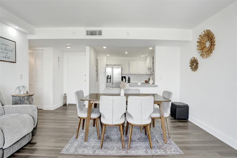 Image 7 of 46 For 13499 Biscayne Blvd 610