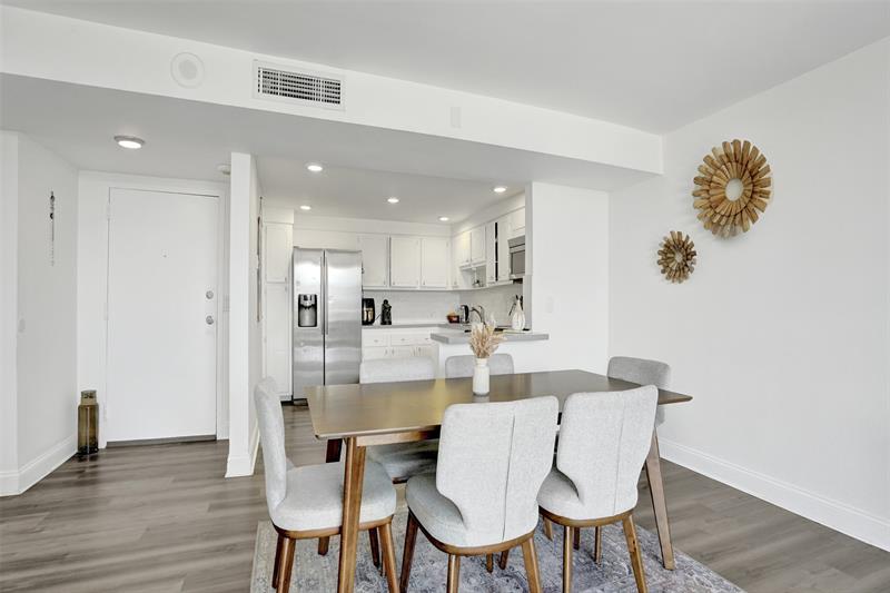 Image 8 of 46 For 13499 Biscayne Blvd 610