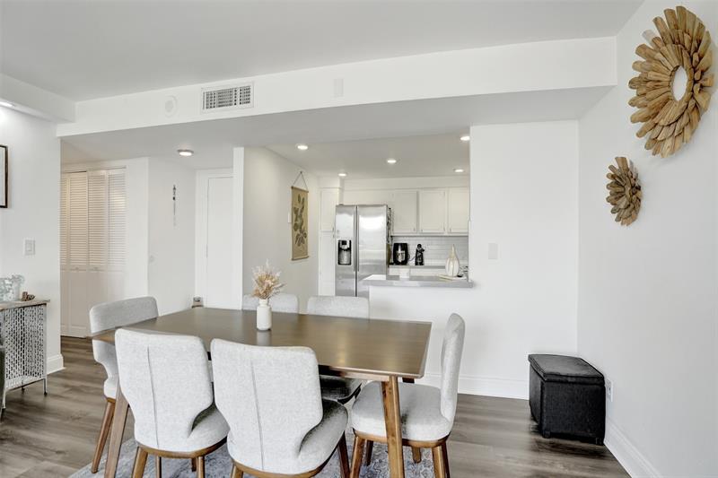 Image 9 of 46 For 13499 Biscayne Blvd 610