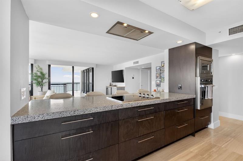 Image 19 of 49 For 5380 Ocean Dr  12j