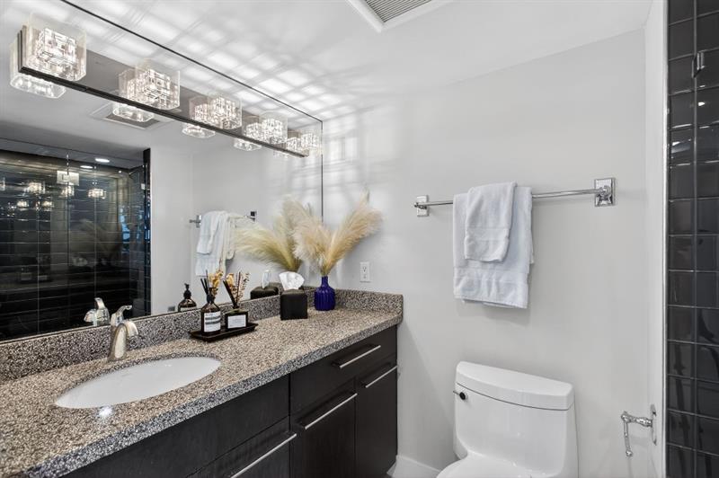 Image 32 of 49 For 5380 Ocean Dr  12j