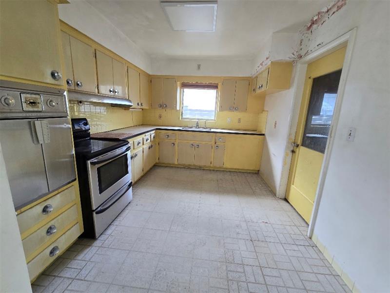 Image 13 of 24 For 2702 Hayes St