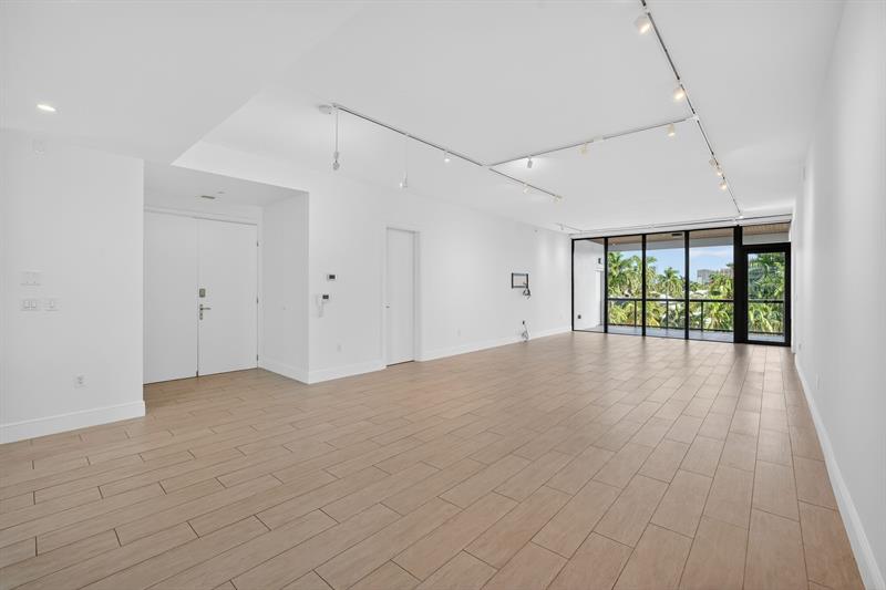 Image 11 of 100 For 30 Isle Of Venice Dr  403