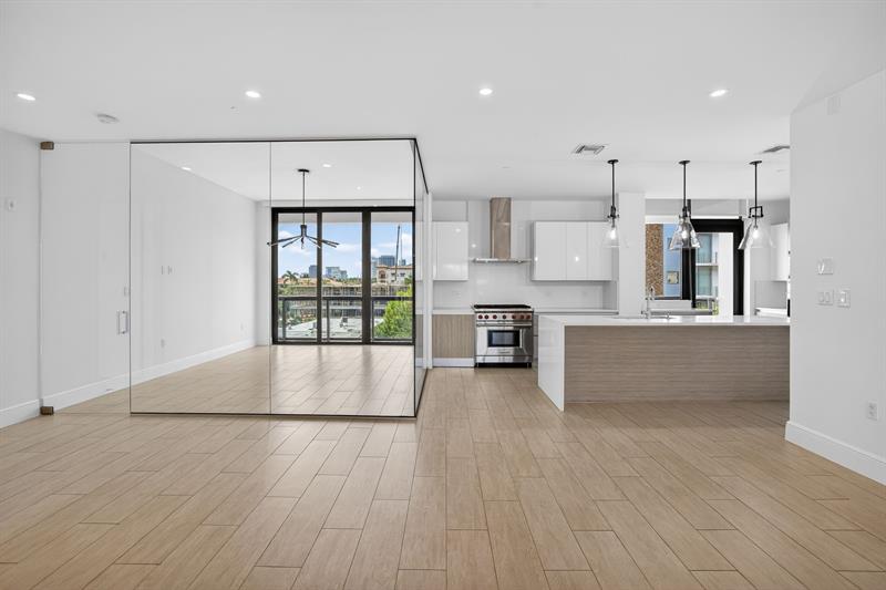 Image 22 of 100 For 30 Isle Of Venice Dr  403